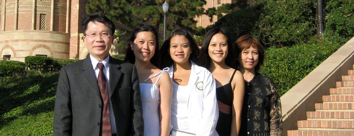 The Khong family with Dorothy, Christine, and Amy in the middle