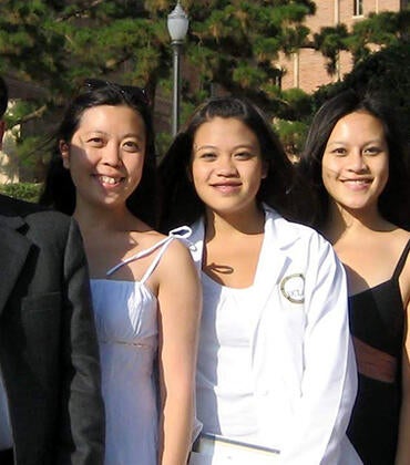 The Khong family with Dorothy, Christine, and Amy in the middle