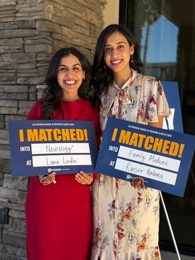 Sisters Kashmaila and Aavaisra Ali holding "I matched" signs